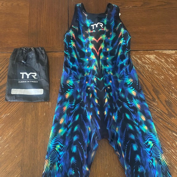TYR Swim Tyr Venzo Genesis Closed Back Size 28 Poshmark